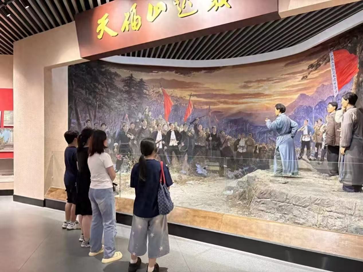 山東大學(xué)“碧海丹心”實(shí)踐隊(duì)赴文登博展中心探尋膠東紅色文化根脈