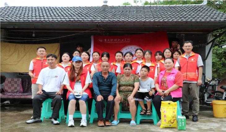 “護康”青春行暑期社會實踐丨“醫”路有我·數智助康實踐團開展“護康”青春行之“一帶一·一幫一”暑期社會實踐活動