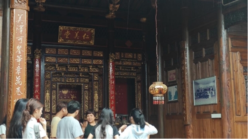 樹高千尺不忘根，水流萬里總思源