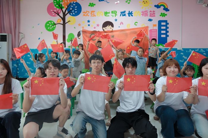 小手拉大手 紅色護安全