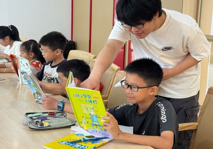 書香氤氳，共度少年夏日時光