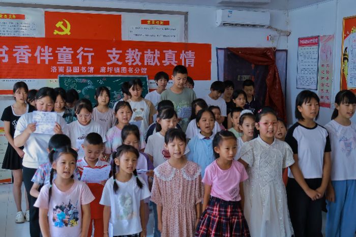 書香伴童行·支教獻真情丨長安大學赴陜西陳臺“微光筑夢·逐夢星辰”暑期社會實踐隊聯合舉辦圖書分享活動