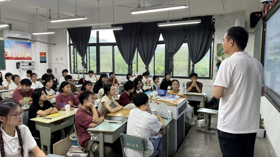 河南工業(yè)大學(xué)土木工程學(xué)院在北川“七一”職業(yè)中學(xué)成功開(kāi)展“砼心向陽(yáng)·