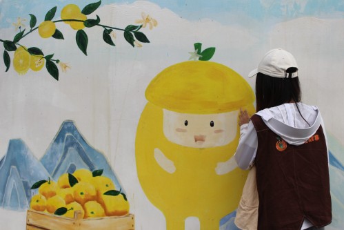 ?青春繪就"橙"色夢想——手繪藝術賦能鄉村振興新圖景