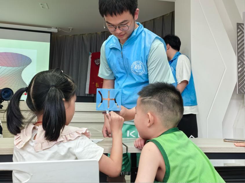 “數”解世界，啟迪智慧——赴湘潭市 雨湖區三義井社區實踐數學智趣課堂