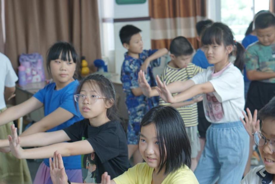 寧波大學暑期社會實踐團隊赴蒼開展實踐活動：青藍蒼南，觀美五育