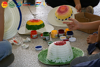 廣州新華學院藝路向汕社會實踐隊支教南澳行：繪草帽綺夢，塑黏土奇遇