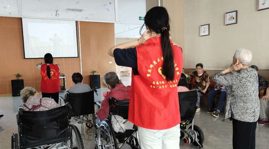 青春之光照亮晚年，重師學(xué)子踐行尊老愛幼