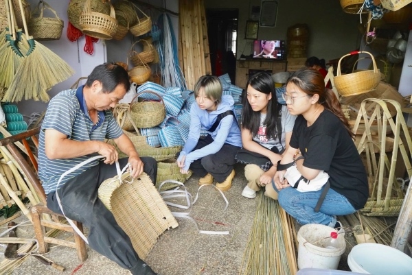 藝術(shù)繪鄣吳，夏日展新韻