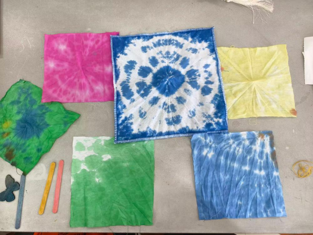 巢湖學院化韻傳槐星火實踐團赴槐林鎮宣傳扎染文化