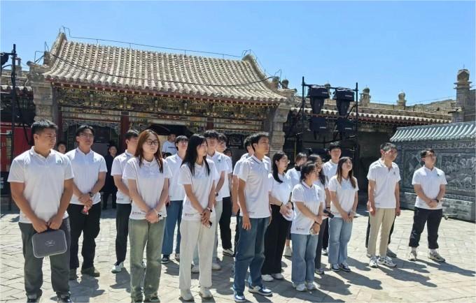 “挺膺擔當、能源報國”晉陜蒙能源基地實踐團參觀伊金霍洛旗郡王府觀后感