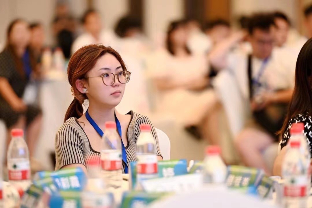 四川輕化工大學優秀學子余婷—青春之光，風華正茂