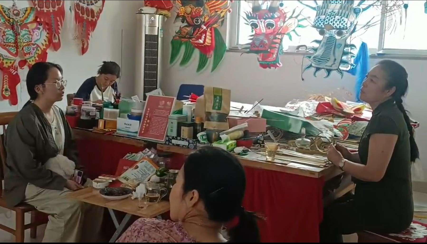 風(fēng)箏傳匠心 非遺續(xù)新篇 ——情起紙鳶調(diào)研團對非遺傳承人楊紅衛(wèi)老師開展