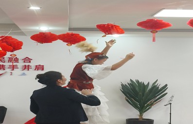 元宵入膳香盈口，膳食添元樂滿心