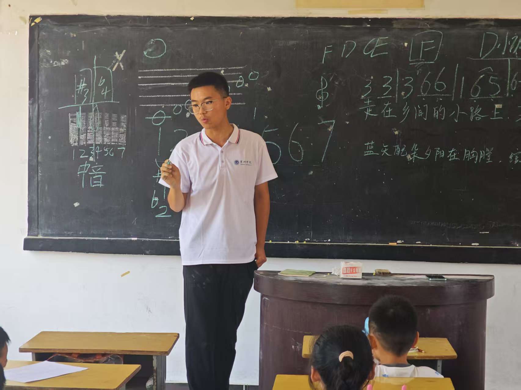 熾熱盛夏，愛暖童心：巢湖學院學生暑期三下鄉為留守兒童點亮希望之光