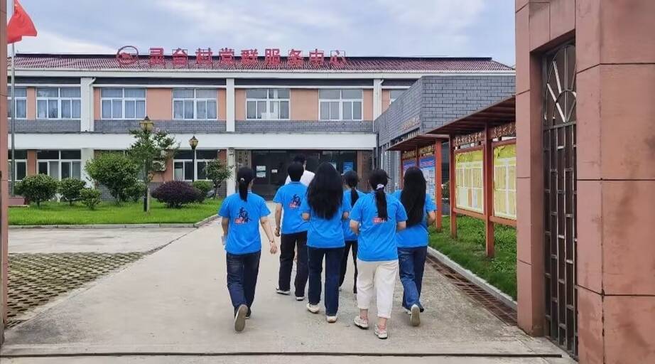 童心相伴，夕陽同輝--廬江縣同大鎮靈臺村“一老一小”服務措施走訪調研