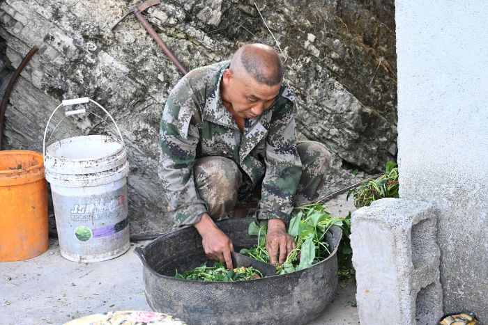 重外學子三下鄉|青年步履踏貧土，善意微光聚暖途