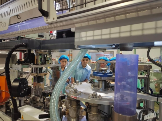 南財學子深入岸寶：探索紙品高質量生產之道