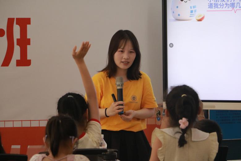 華中農(nóng)業(yè)大學(xué)“食品安全與營(yíng)養(yǎng)中國(guó)行”博士團(tuán)赴中鐵科工江夏基地愛(ài)心托管班開(kāi)展“乳白星河中的益生菌：編織腸道健康的童話(huà)”知識(shí)科普活動(dòng)