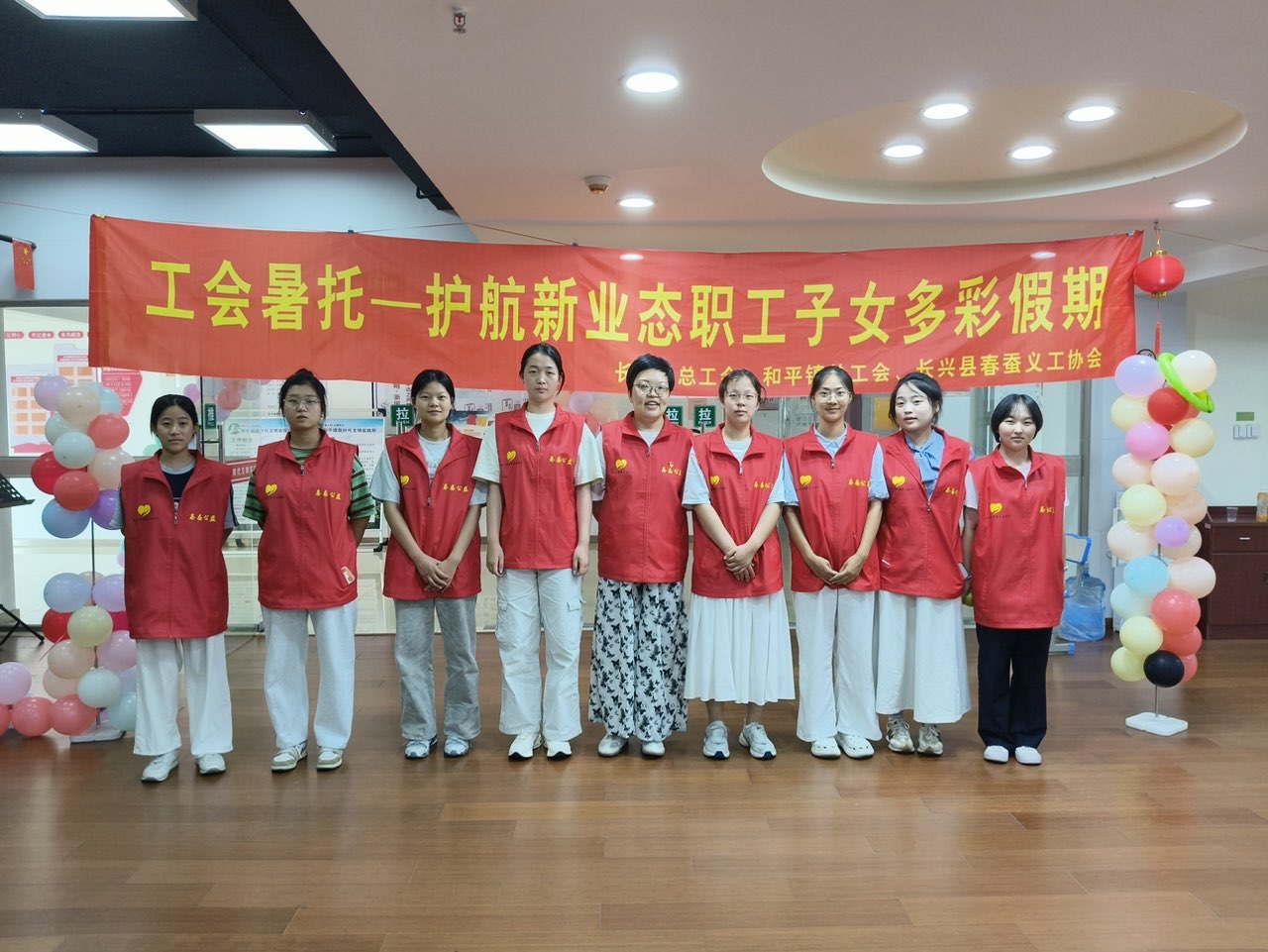 多維興趣授課，點燃暑期熱情：嘉興大學平師薪火志愿服務隊暑期實踐進行時