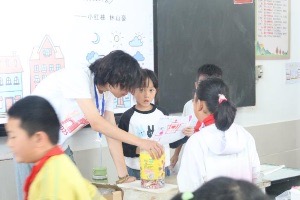 澄江畔繪夢育新苗，綏陽里探花興產業