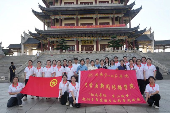 七一建黨節！湖南一師學子蔣琬廣場“快閃 ” 破圈點燃紅色暑期實踐