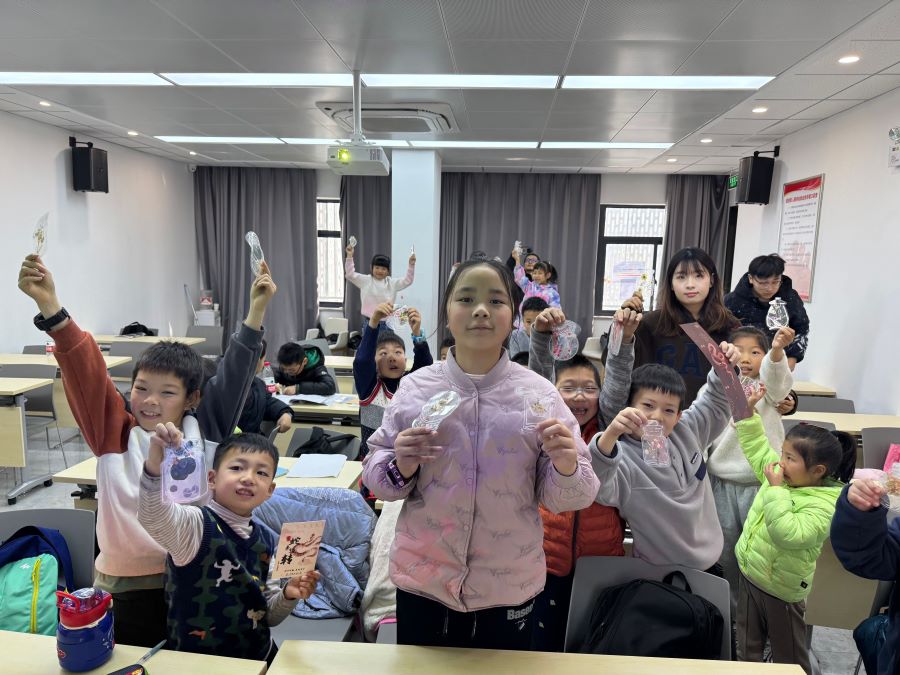 傳承文化之美 點(diǎn)亮童年之光--南京師范大學(xué)泰州學(xué)院大學(xué)生志愿者寒托班社會(huì)實(shí)踐活動(dòng)紀(jì)實(shí)