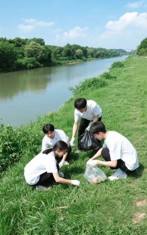 豫北醫學院“守護碧水”實踐隊：賈河畔的綠色守護者