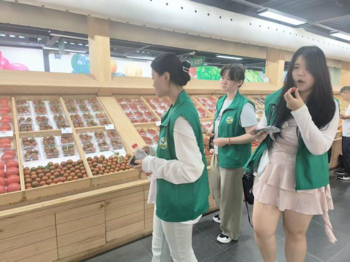 “農”“電”融合的鄉村振興路徑探索 ——經濟管理學院云蔬興邦青年行社會實踐隊參觀壽光市蔬菜小鎮和電商基地