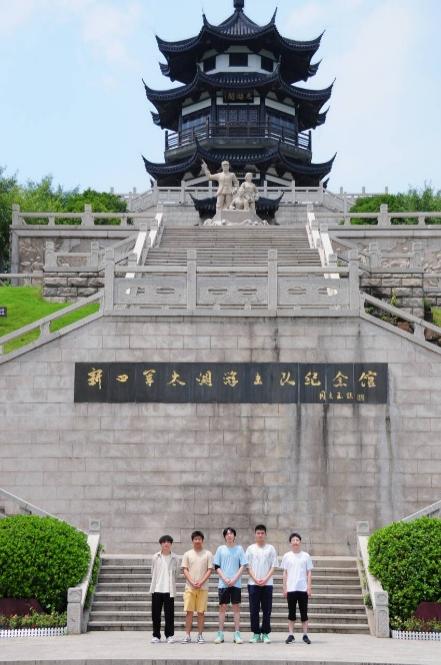 葦蕩叢中尋往昔，紅色青年踐來路