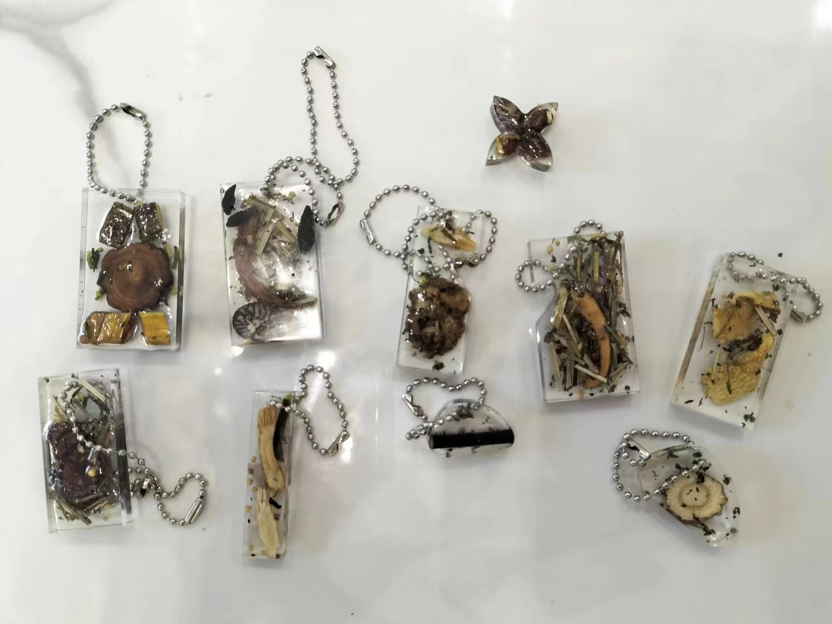 非遺創作融合本草綱目  社會實踐賡續文化傳承——河北大學“醫脈相承”社會實踐隊