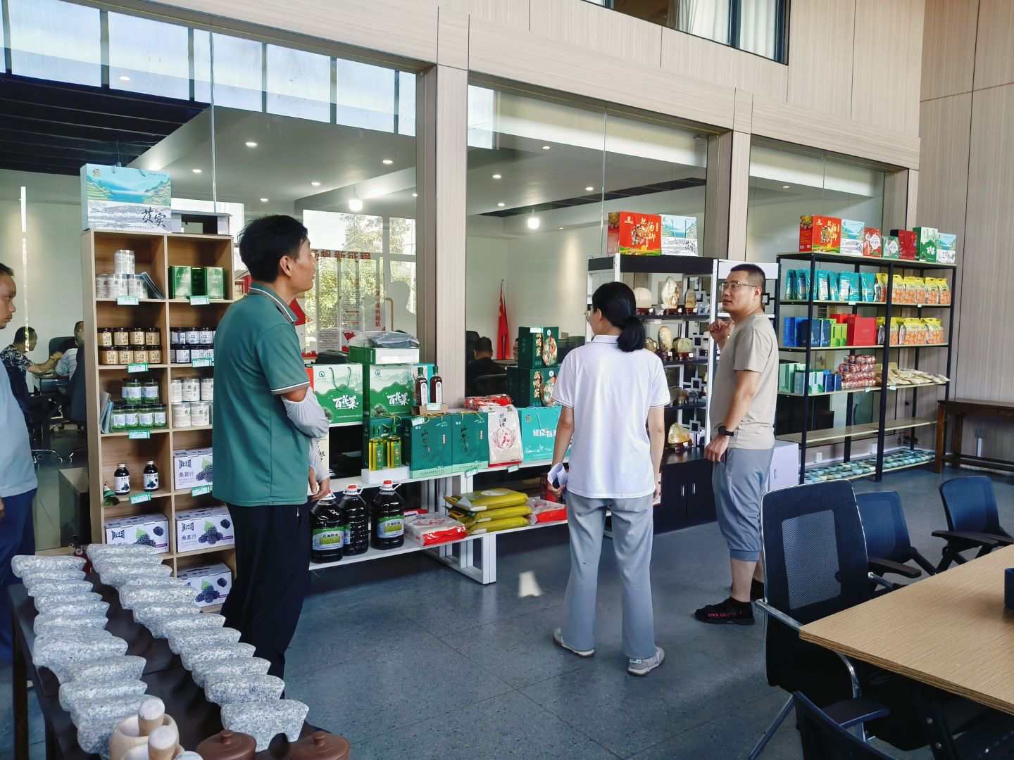 智啟農耕千重景，數連鄉韻萬家春