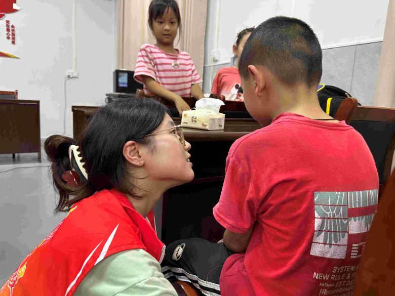 滿天星實踐隊支教第三天：科學筑夢，溫情相伴