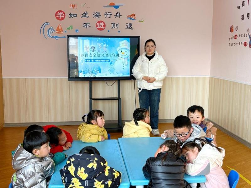 南通大學(xué)杏林學(xué)院微光“童”行社會實踐小分隊開展“攜手筑安全，童心繪未