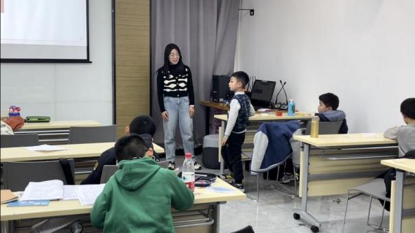 傳統(tǒng)文化實(shí)踐課走進(jìn)社區(qū)，大學(xué)生助力青少年沉浸式感受非遺魅力