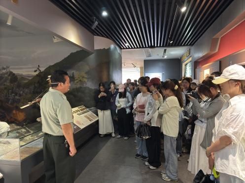 紅脈傳承興研學(xué) 青春賦能促共富? —— 浙江農(nóng)林大學(xué)萬象“根”新大學(xué)生