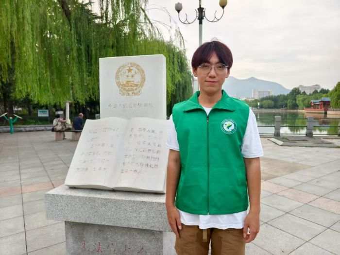 紅領青襟團：傳承紅色精神，助力鄉村教育——泰安南湖公園社會實踐活動