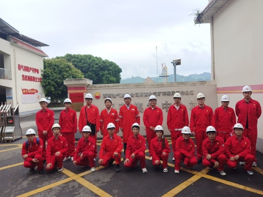 西南石油大學石油與天然氣工程學院組織本碩博學生社會實踐隊赴平落集氣站開展暑期認識實習