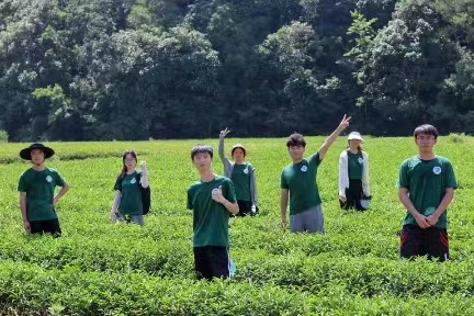 福師大環(huán)資學(xué)子社會(huì)實(shí)踐：環(huán)武夷風(fēng)光，品人文之茶