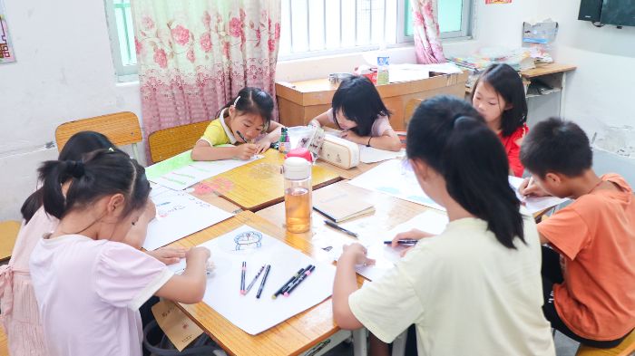 “籽籽同行”突擊隊開展支教活動 以藝術點亮瑤鄉兒童成長路