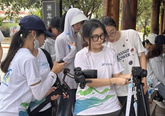 用鏡頭定格最美微笑——廣東科技學院洲龍光影突擊隊為鄉村老人免費拍攝肖像照