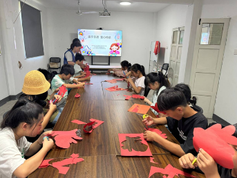 童心織夢，非遺煥彩——浮云游子團隊播撒文化星火