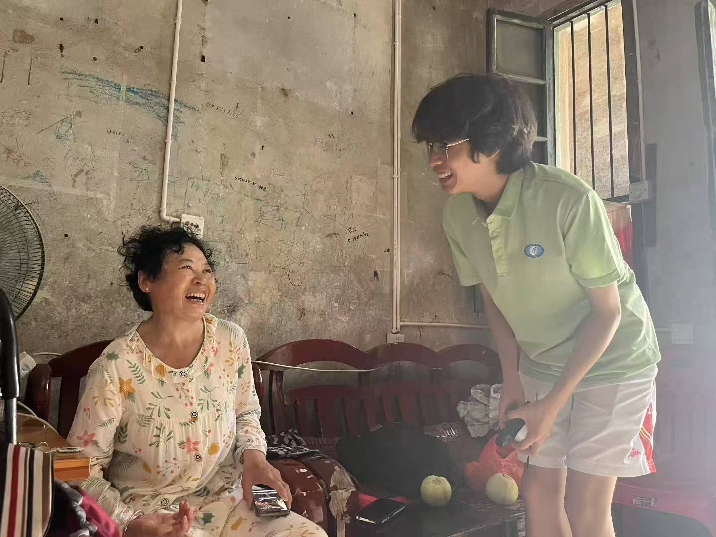 “暖心飯”撫慰空巢心 湖財學子助老顯真情——三下鄉(xiāng)關愛瀘溪浦市空巢老人