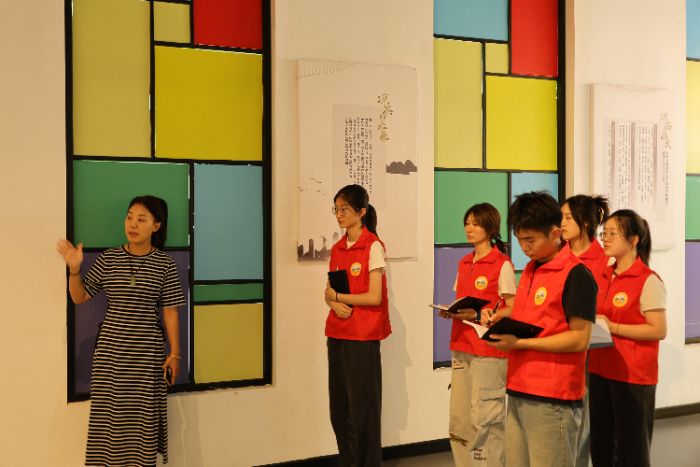 山東理工大學管理學院循“蒙”而行實踐團赴平邑金銀花博物館開展“三下鄉”活動