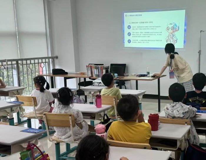 滴水行動暑托班——寧波大學為軌道交通職工子女點亮多彩暑期