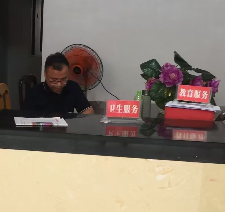 老支書的“新課堂”：大學生幫我給村子插上電商翅膀