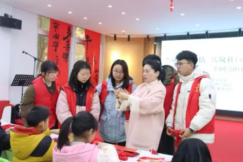 成長(zhǎng)蛻變，愛(ài)心延續(xù)——“紅心研墨”寒假輔導(dǎo)志愿者收獲紀(jì)實(shí)