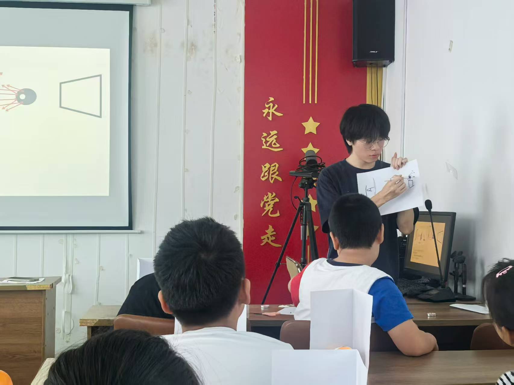 巧手造影啟迪稚嫩童心，搖曳燭光成像璀璨未來