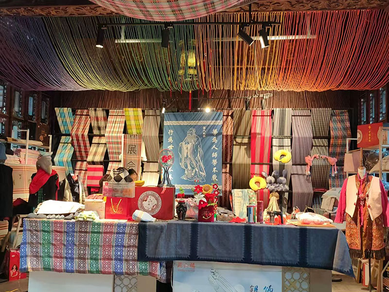 探魯錦文化本源，尋齊魯文化真諦——曲阜師范大學(xué)翻譯學(xué)院魯韻錦途實(shí)踐隊(duì)參觀非遺魯錦博物館