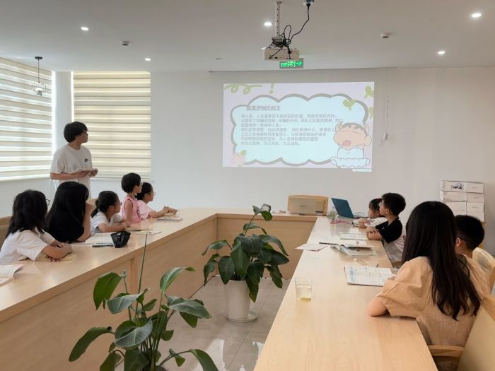 書畫生發少年情，筆墨傳遞精巧思